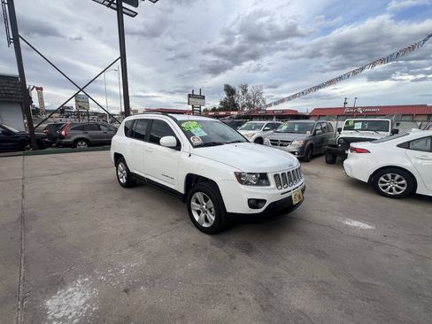 Used 2017 Jeep Compass Latitude AWD/4WD image 4
