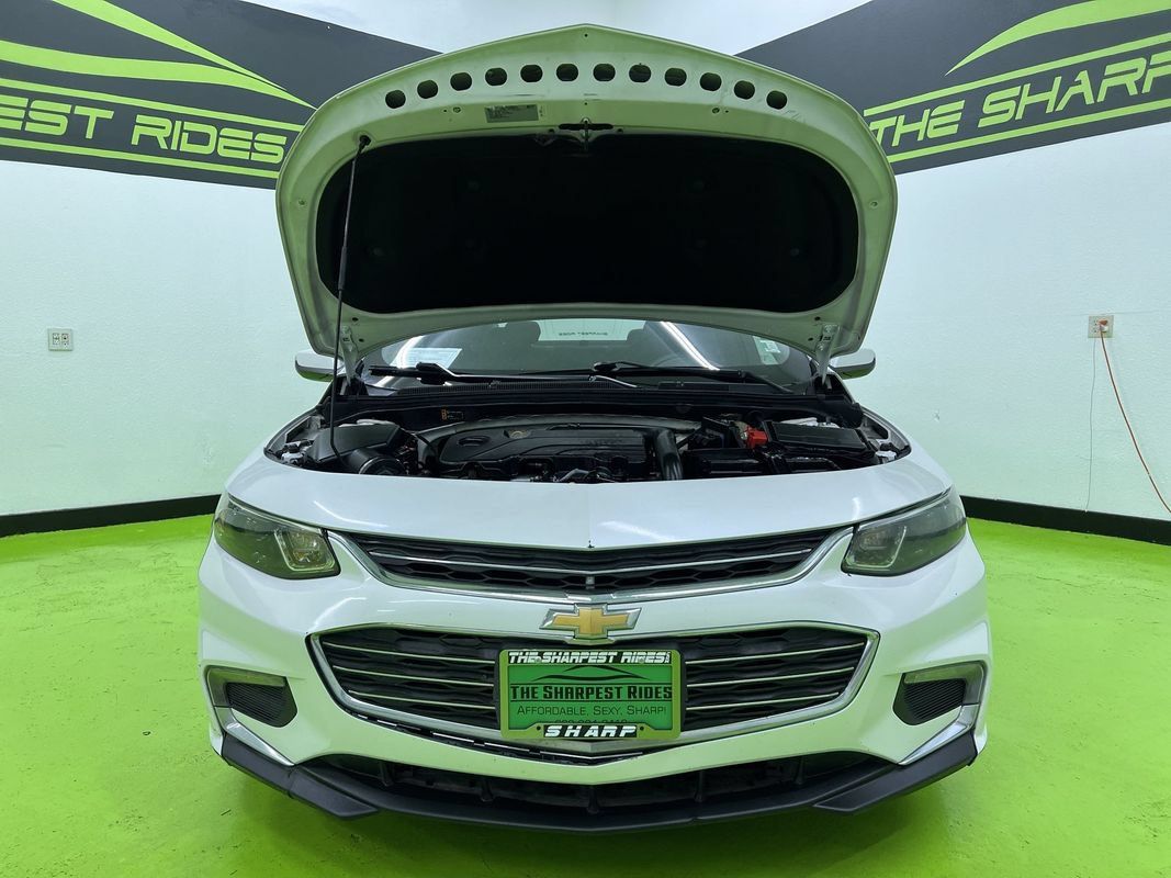 Used 2017 Chevrolet Malibu LT FWD image 4