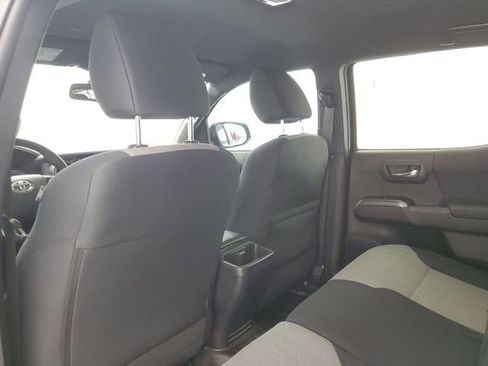 Used 2022 Toyota Tacoma TRD Off-Road AWD/4WD image 12