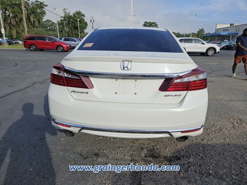 Used 2017 Honda Accord Sport image 9