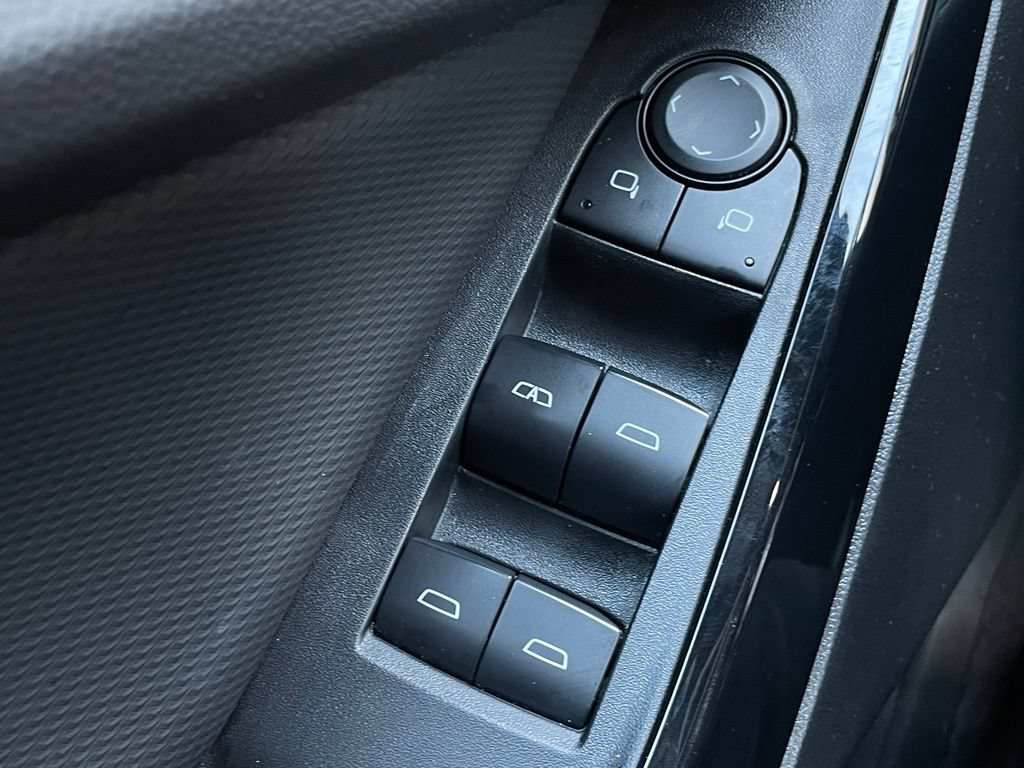 Used 2025 Chevrolet Equinox LT FWD image 12