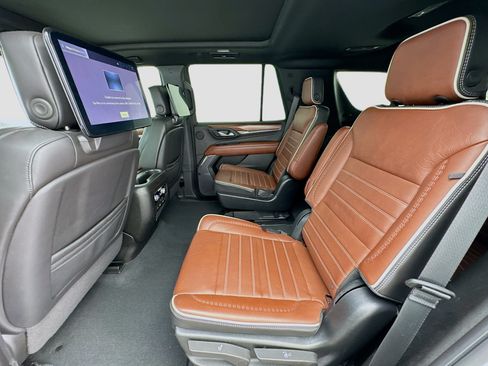 Used 2023 GMC Yukon Denali Ultimate AWD/4WD image 16