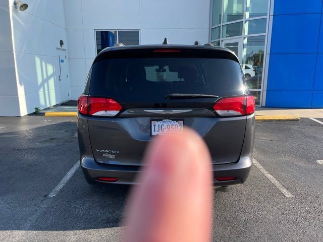 Used 2021 Chrysler Voyager Lxi FWD image 4