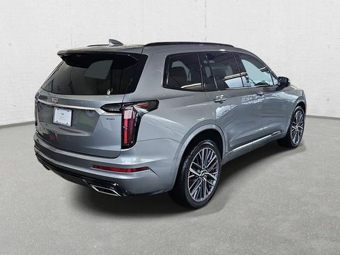 Used 2025 Cadillac XT6 Sport w/ Platinum Package image 5