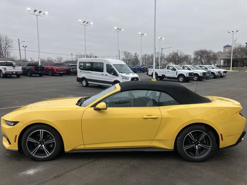 Used 2024 Ford Mustang Premium image 4