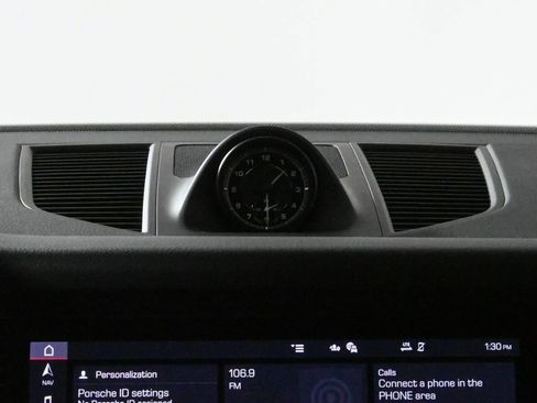 Used 2025 Porsche Macan AWD/4WD image 23