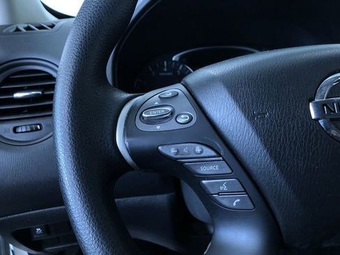 Used 2017 Nissan Pathfinder S image 25