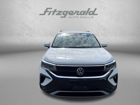 Used 2024 Volkswagen Taos SE FWD image 5