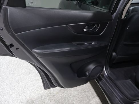 Used 2016 Nissan Rogue SV w/ SV Premium Package AWD/4WD image 20