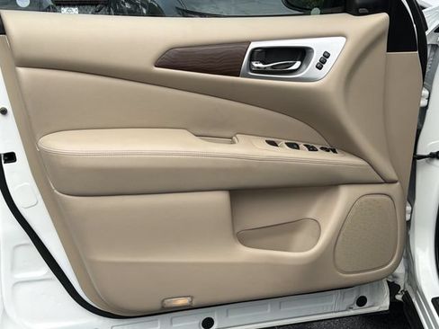 Used 2020 Nissan Pathfinder Platinum AWD/4WD image 10