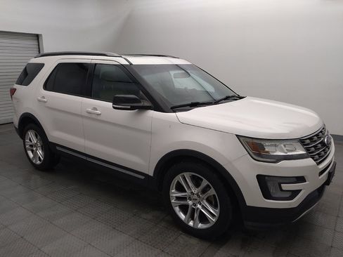 Used 2017 Ford Explorer XLT w/ Equipment Group 202A FWD image 11