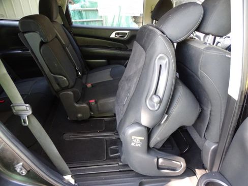 Used 2019 Nissan Pathfinder SV image 39