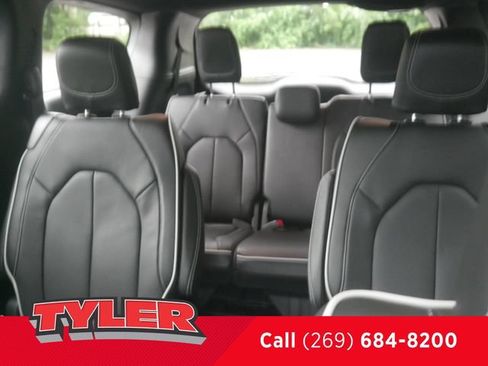 New 2027 Chrysler Pacifica Limited FWD image 39