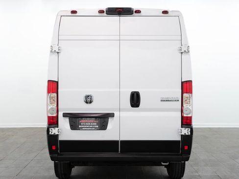 Used 2025 RAM ProMaster 2500 w/ Convenience Group FWD image 9