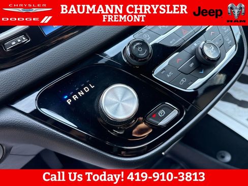 Used 2025 Chrysler Pacifica Select FWD image 23
