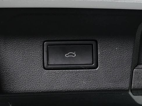 Certified 2025 Volkswagen Atlas SEL Premium R-Line image 36