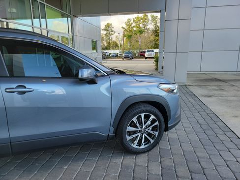 Used 2024 Toyota Corolla Cross XLE image 8