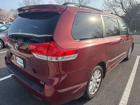 Used 2012 Toyota Sienna XLE image 4
