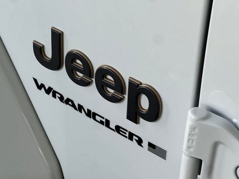 Used 2023 Jeep Wrangler Unlimited Rubicon 392 w/ Trailer Tow Package AWD/4WD image 17
