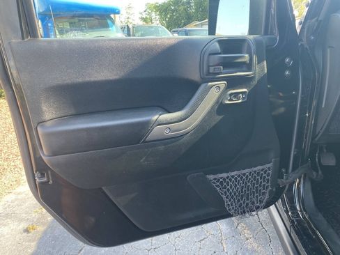 Used 2018 Jeep Wrangler Sport AWD/4WD image 17