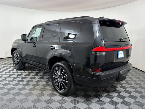 Used 2025 Lexus GX 550 w/ Accessory Package (2T) AWD/4WD image 3