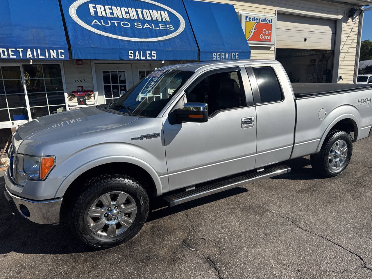 Used 2011 Ford F150 Lariat w/ Lariat Chrome Pkg AWD/4WD image 2