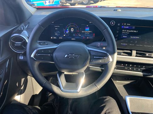 New 2025 Chevrolet Equinox LT w/ Midnight Edition image 16