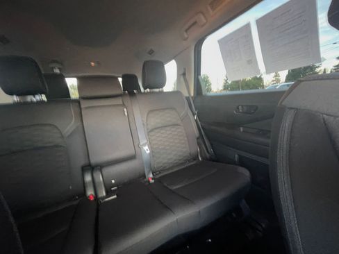 Used 2025 Nissan Pathfinder SV image 39