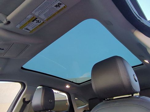 Used 2018 Jaguar E-PACE SE image 19