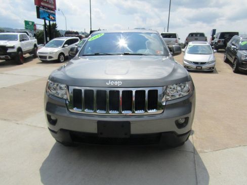 Used 2012 Jeep Grand Cherokee Laredo w/ Laredo E Group image 3