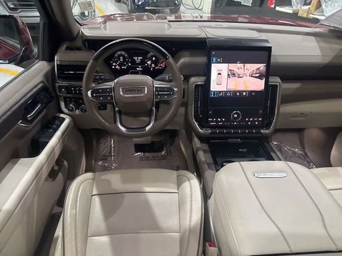 Used 2025 GMC Yukon XL Denali w/ Denali Reserve Package AWD/4WD image 33