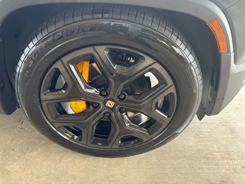 Used 2025 Rivian R1S Premium AWD/4WD image 13