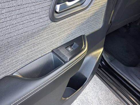 Certified 2023 Nissan Rogue SV FWD image 12