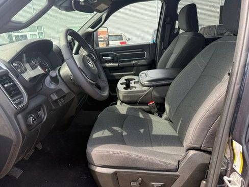 Certified 2025 RAM 2500 Big Horn AWD/4WD image 6
