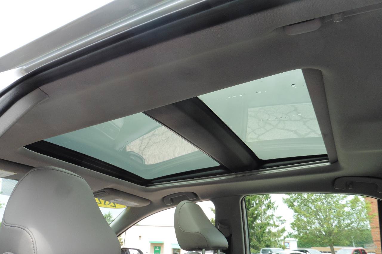 Used 2023 Toyota Camry XSE FWD image 3