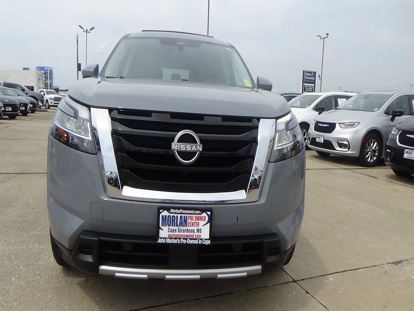 Used 2023 Nissan Pathfinder Platinum w/ Cargo Package AWD/4WD image 3