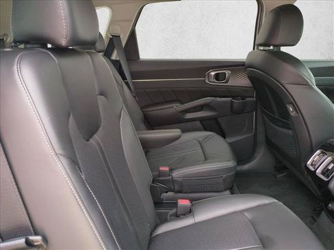 Used 2023 Kia Sorento SX AWD/4WD image 22