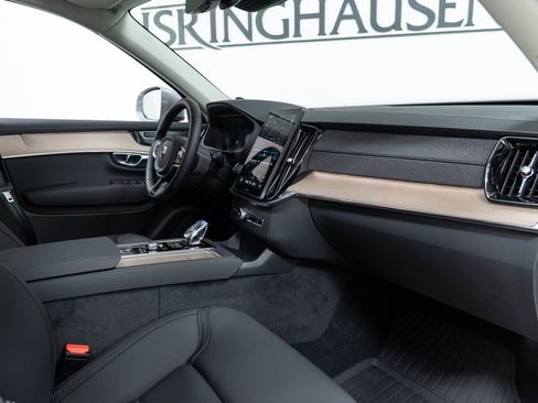 New 2026 Volvo XC90 B6 Plus w/ Protection Package Premier image 21