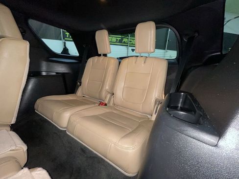 Used 2016 Ford Explorer XLT image 28