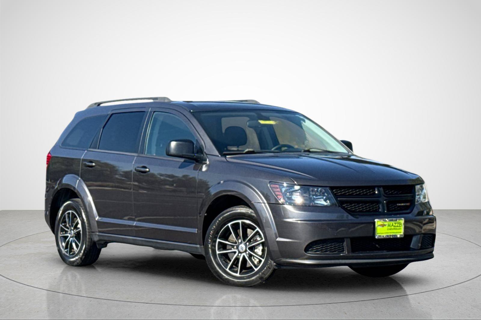 Used 2018 Dodge Journey SE w/ Connectivity Group FWD image 2