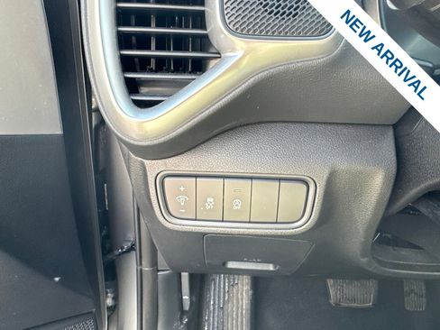 Used 2025 Kia Soul LX w/ LX Technology Package FWD image 19