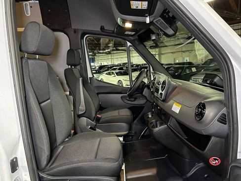 Used 2025 Mercedes-Benz Sprinter 2500 image 11