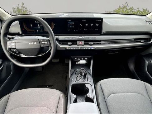 Used 2025 Kia K4 LXS image 14