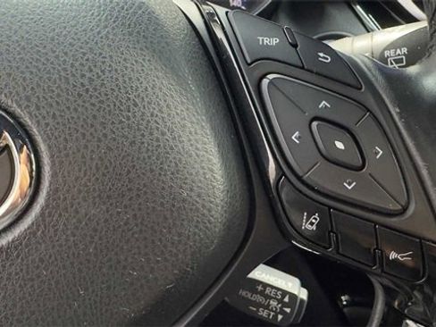 Used 2019 Toyota C-HR XLE image 25
