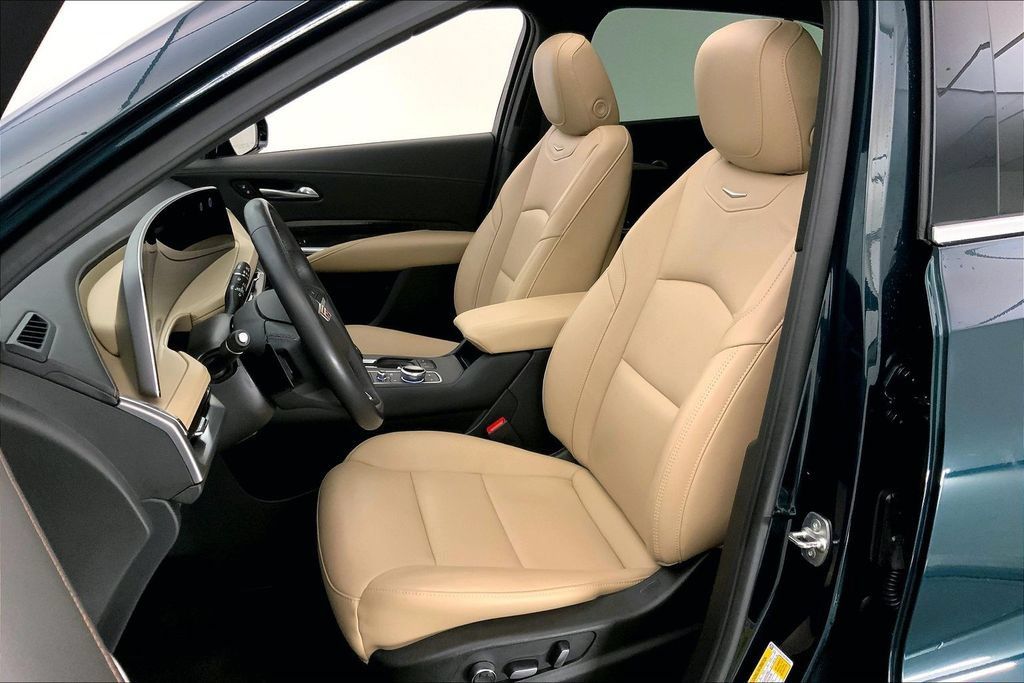Used 2024 Cadillac XT4 Premium Luxury w/ Cold Weather Package FWD image 13
