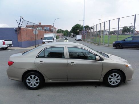 Used 2010 Toyota Corolla LE FWD image 4