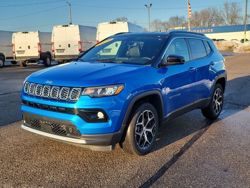 Used 2024 Jeep Compass Limited image 2