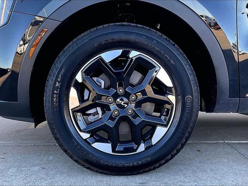 Used 2025 Kia Sorento S image 9