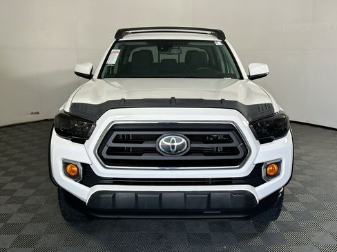 Used 2020 Toyota Tacoma SR5 RWD image 8