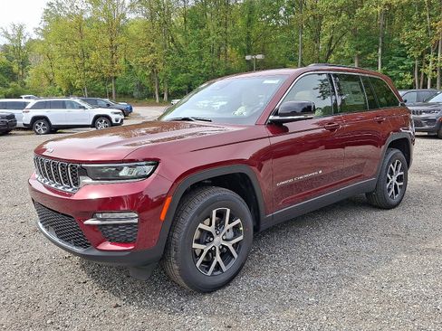 New 2025 Jeep Grand Cherokee Limited w/ Luxury Tech Group II image 2